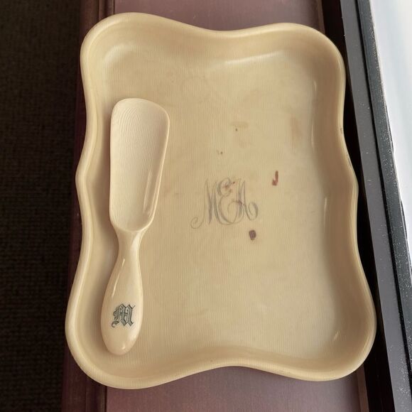Monogram French Ivory Celluloid Pyralin Vanity Tray & Shoe Horn - Picture 12 of 16